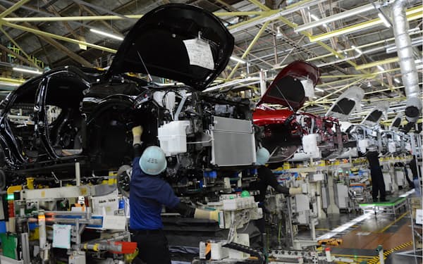 トヨタは東南アジアからの部品不足を主因に、国内工場で生産ラインの一部を止める（主力拠点の高岡工場）