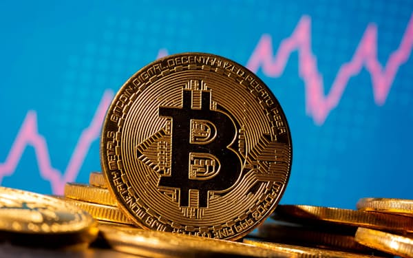 FILE PHOTO: A representation of virtual currency bitcoin is seen in front of a stock graph in this illustration taken November 19, 2020. REUTERS/Dado Ruvic/Illustration/File Photo