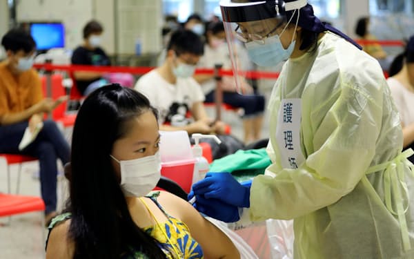 新型コロナの台湾域内感染者はゼロになったが、ワクチン不足が課題だ（23日、台北市）＝ロイター