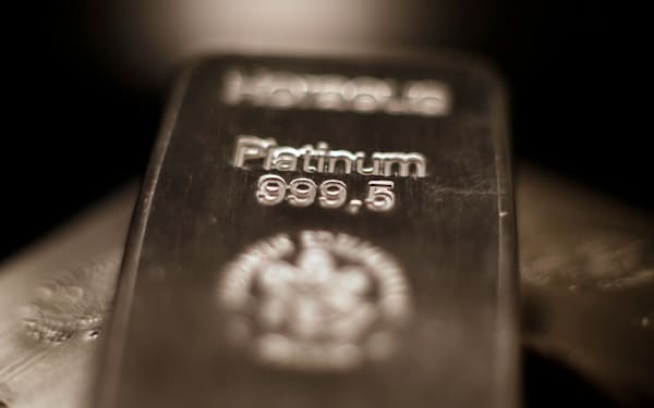 FILE PHOTO: Platinum bars are stacked at the safe deposit boxes room of the ProAurum gold house in Munich, Germany March 6, 2014.     REUTERS/Michael Dalder/File Photo