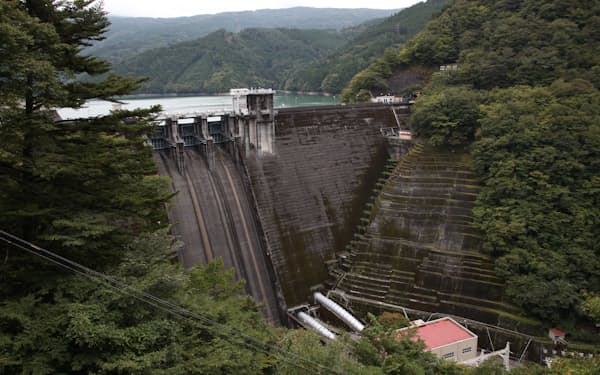 静岡県内の水力発電所で発電した電力を供給する（静岡市の井川発電所）