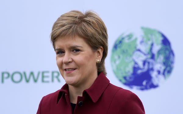 スタージョン氏率いるスコットランド民族党（SNP）は緑の党との閣外協力で、スコットランド議会の過半数を握った=ロイター