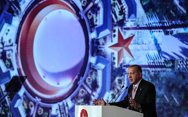 トルコ国防省などが入る新施設の起工式で話すエルドアン大統領（8月30日、アンカラ）=アナトリア通信