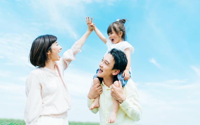 子育てとお金の問題 100年で激変した構図 日本経済新聞 子育てとお金の問題 100年で激変した構図 日本経済新聞