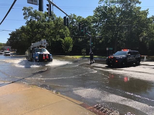 米東部 記録的豪雨で死者40人 Nyは交通マヒ続く 日本経済新聞 米東部 記録的豪雨で死者40人 Nyは交通マヒ続く 日本経済新聞