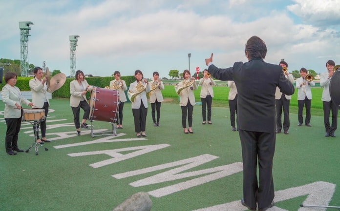 G で響く生のファンファーレ 競馬場で初演奏に喜び 日本経済新聞 G で響く生のファンファーレ 競馬場で初演奏に喜び 日本経済新聞