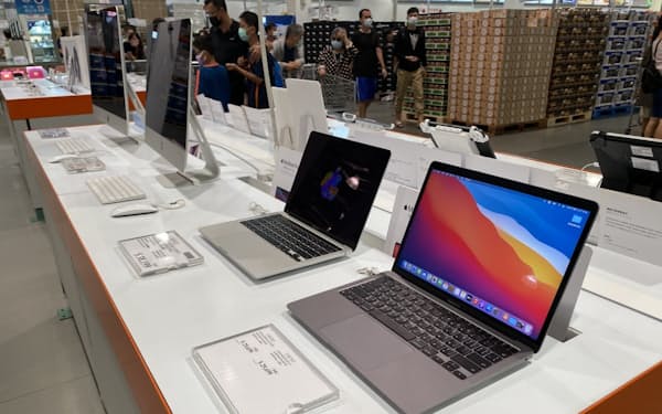 台湾大手のパソコン生産受託メーカーは、部品不足でモノが作れず、業績が低迷してきた（9月、台北市）