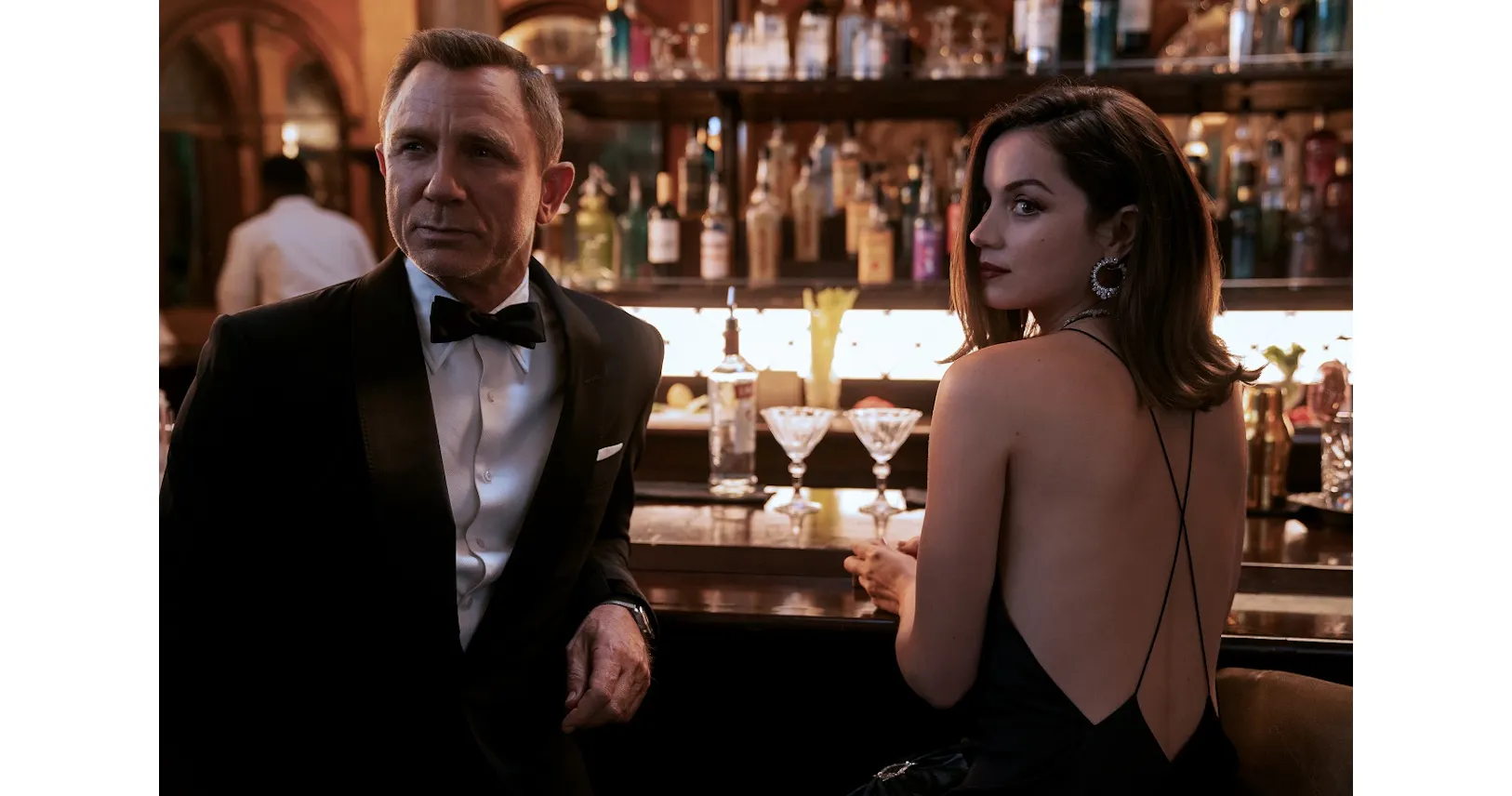 第1作から続くファミリービジネス 新作公開の007 ダニエル クレイグ主演5作を再確認 Nikkei Style 第1作から続くファミリービジネス 新作公開の007 ダニエル クレイグ主演5作を再確認 Nikkei Style