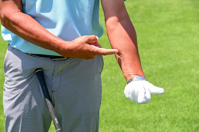 グリップ 握りの肝は左小指から指3本 日本経済新聞 グリップ 握りの肝は左小指から指3本 日本経済新聞