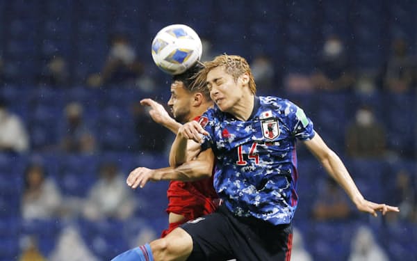 アジア最終予選の９月の２試合で日本は伊東㊨らこれまでの主力選手を重用したが、攻撃のスピード感をほとんどつくることができなかった＝共同