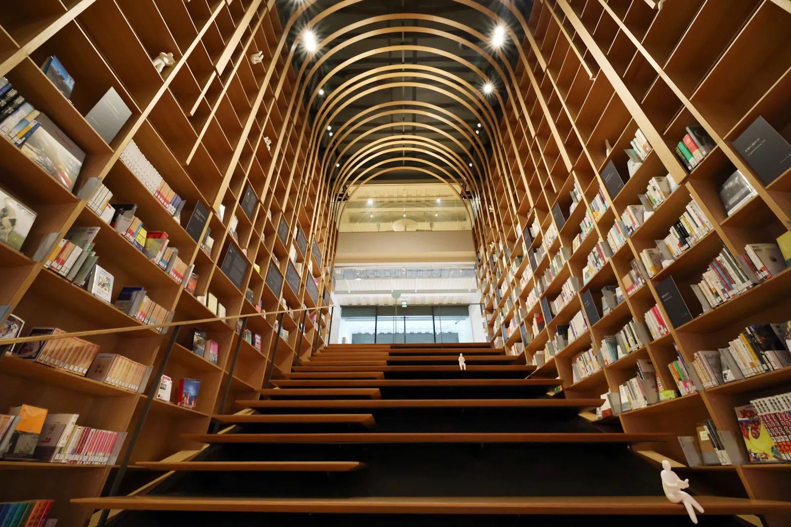 早稲田の杜に村上春樹ワンダーランド 日本経済新聞 早稲田の杜に村上春樹ワンダーランド 日本経済新聞