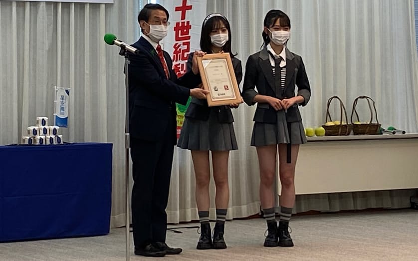 鳥取県 Akb48に 梨大使 新曲の歌詞に着目 日本経済新聞 鳥取県 Akb48に 梨大使 新曲の歌詞に着目 日本経済新聞