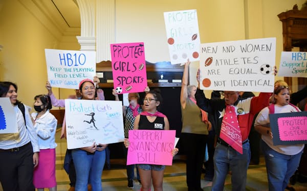 テキサス州でもトランスジェンダー女性の学校での女子スポーツ参加を禁止する法案が審議されている＝ロイター