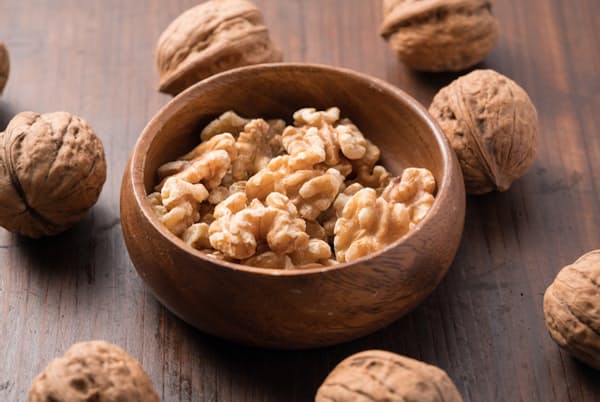 くるみの大半は海外産。最近は殻付きの国産が注目されている くるみの大半は海外産。最近は殻付きの国産が注目されている