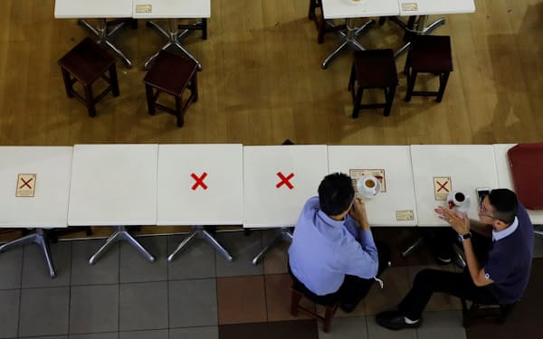 新型コロナ シンガポール 外食禁止 原則在宅勤務 コロナ規制強化 日本経済新聞