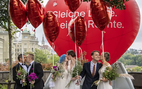 同性婚推進団体は２６日の国民投票にあわせイベントを開催（スイスの首都ベルン）＝ＡＰ