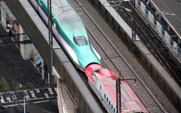ＪＲ東日本は東北新幹線と秋田新幹線の定期列車を減便する予定だ