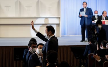 自民党新総裁に岸田氏が選出されたことを海外メディアも速報した（29日）=ロイター