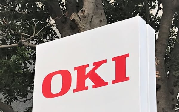 OKIビジネスセンター1号館の看板(2021年4月撮影、東京・港)