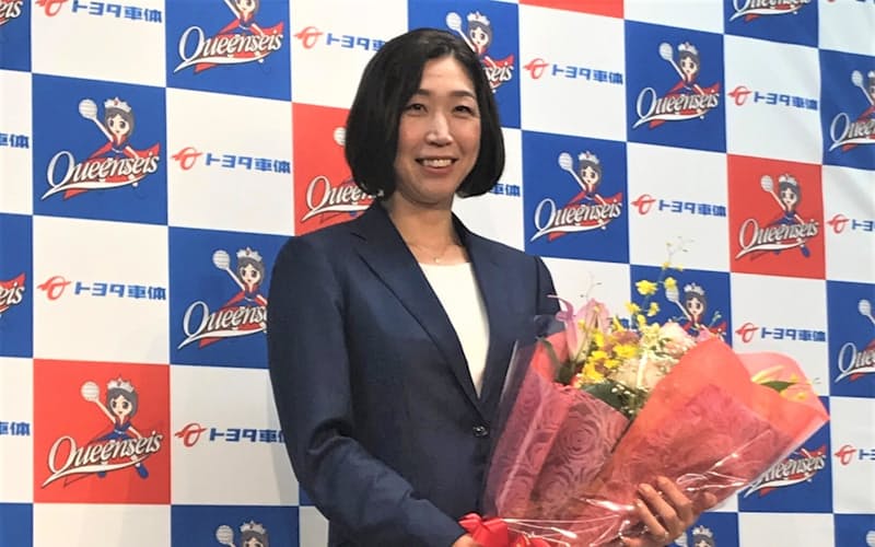 引退会見をした荒木(名古屋市内) 引退会見をした荒木(名古屋市内)