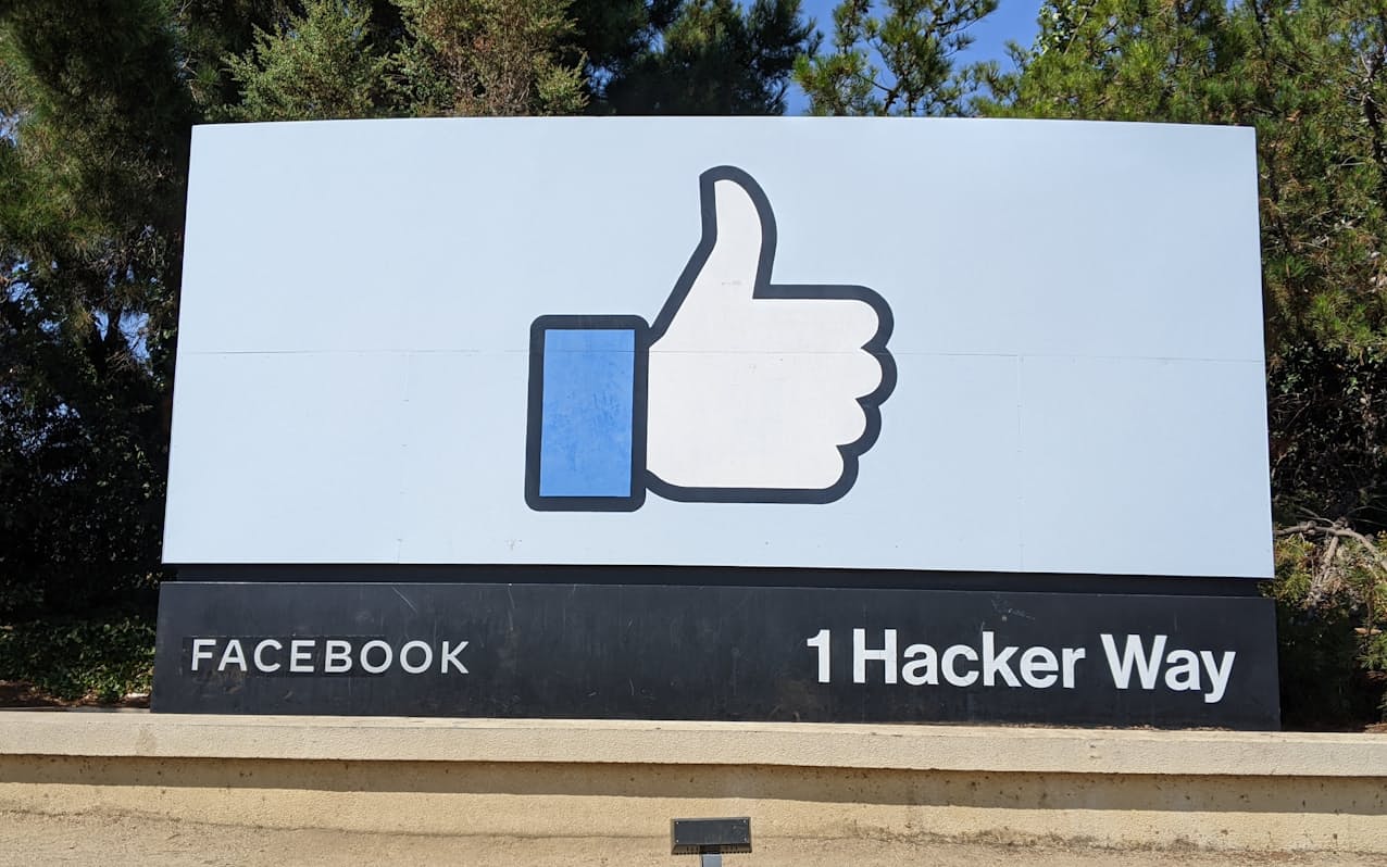 Facebookの障害 原因は ルーターの設定変更 日本経済新聞 Facebookの障害 原因は ルーターの設定変更 日本経済新聞