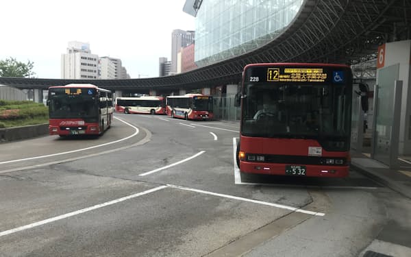 金沢駅から各方面にバスが走っている