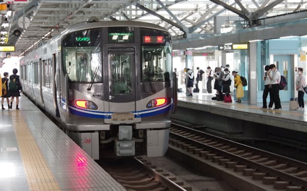 貸し切り電車で福井の名所へ えちぜん鉄道がツアー 日本経済新聞 貸し切り電車で福井の名所へ えちぜん鉄道がツアー 日本経済新聞