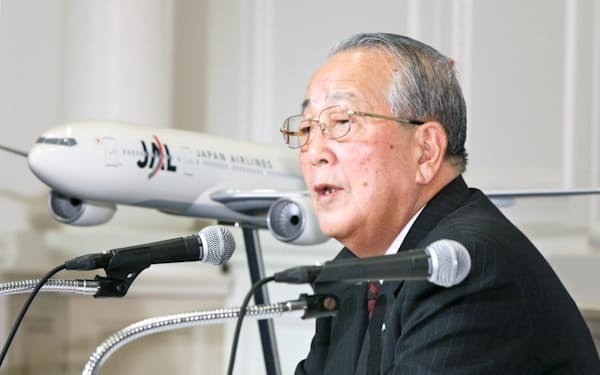 日本航空会長就任記者会見をする稲盛和夫氏（２０１０年２月１日午後、東京都港区）