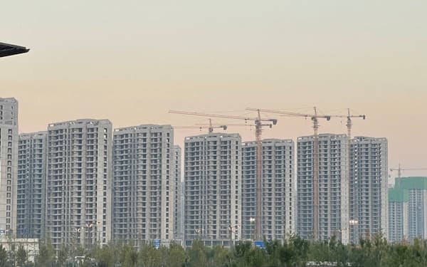 「３・４級都市」と呼ばれる非省都クラスの地方都市でも住宅開発は盛んだ（河南省周口市、10月13日）