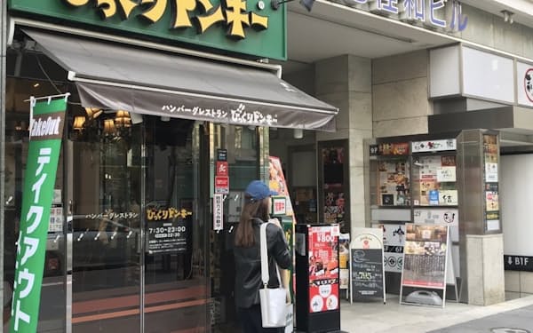 ハンバーグ店「びっくりドンキー」を展開するアレフはサイドメニューの値上げを検討している(18日、札幌市内の店舗)