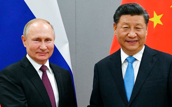 中ロ両国が実施している合同演習の一環との見方がある（写真は2019年、ロシアのプーチン大統領（左）と中国の習近平国家主席）＝AP
