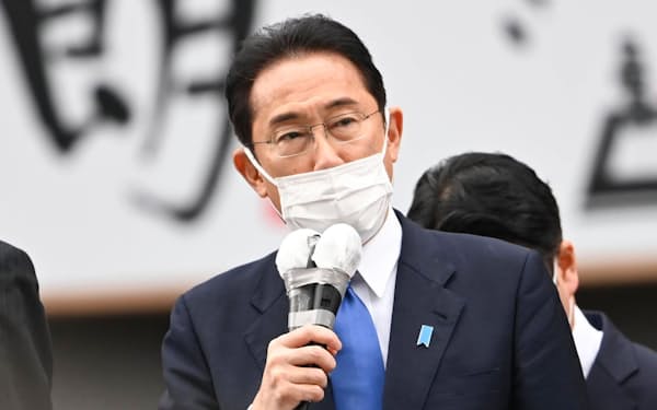 仙台市で街頭演説する岸田首相（19日）