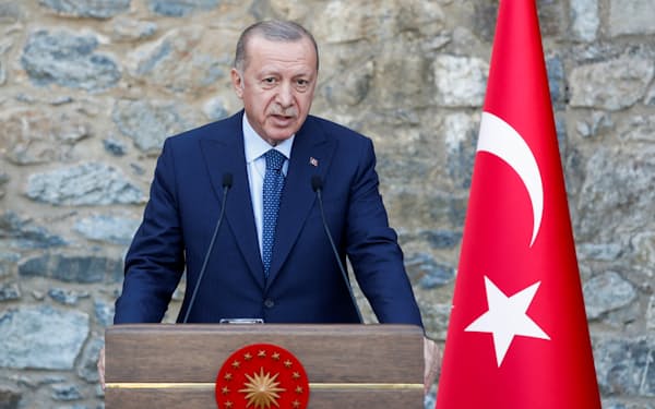 トルコ中銀総裁が更迭 後任に副総裁 日本経済新聞