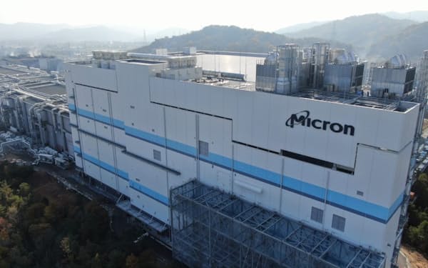 マイクロンの広島工場 （広島県東広島市）。エルピーダメモリの工場を引き継ぎ、DRAMを生産している