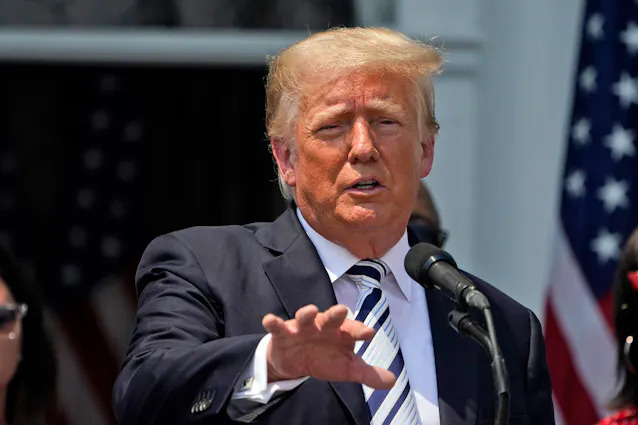 トランプ氏がsns創設へ 大手it企業に 対抗 日本経済新聞 トランプ氏がsns創設へ 大手it企業に 対抗 日本経済新聞