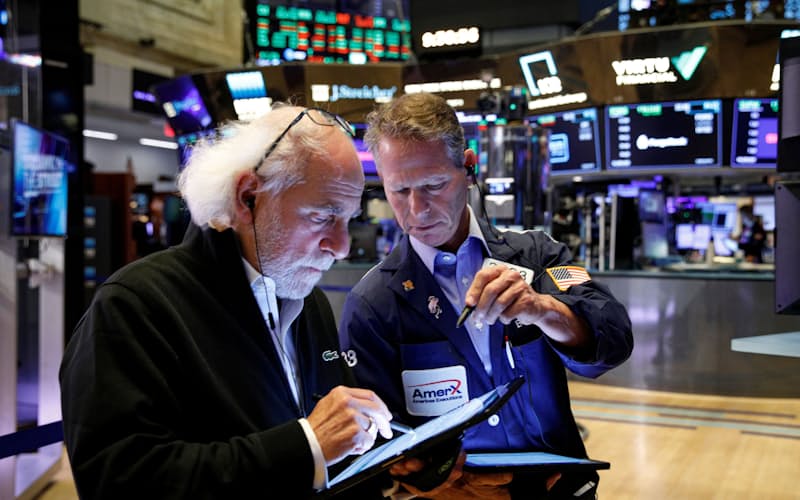 米景気の回復期待が株価を押し上げている(10月、ニューヨーク証券取引所)=ロイター