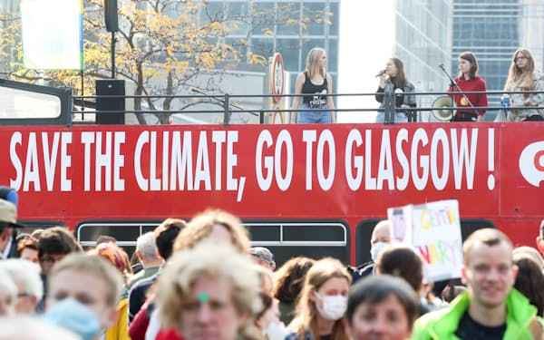 10月10日、ベルギーの首都ブリュッセルでは環境保護を訴えるデモ行進が行われた=ロイター