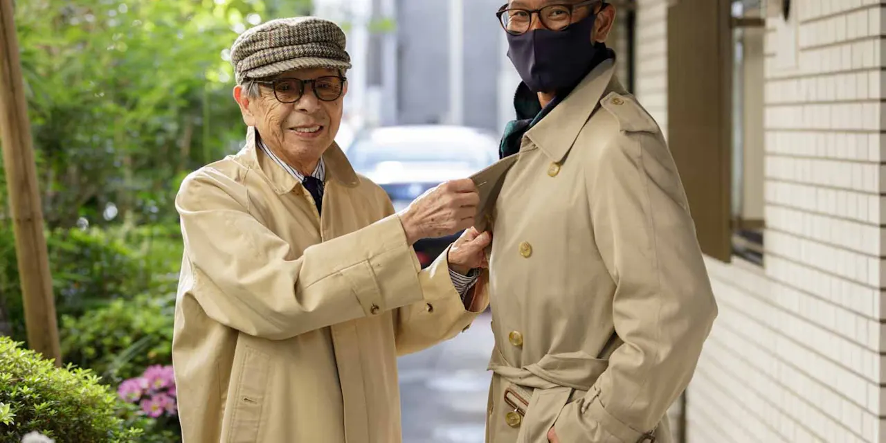 男のトレンチコート 膝下丈でゆったり感 石津祥介氏 Nikkei Style 男のトレンチコート 膝下丈でゆったり感 石津祥介氏 Nikkei Style