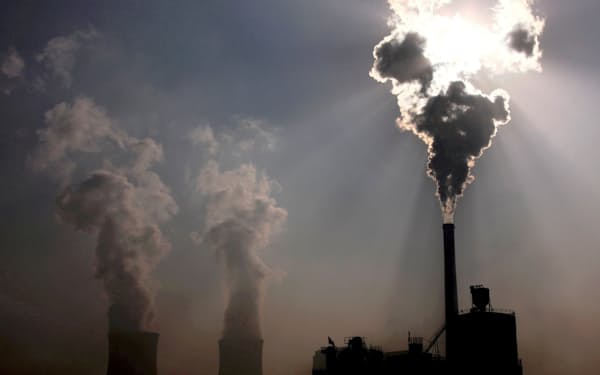 中国ではなお石炭への依存度が大きい（中国の石炭火力発電所）＝ロイター
