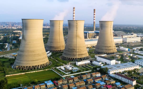 　中国江蘇省にある石炭火力発電所=CFOTO・共同