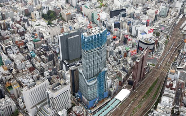 歌舞伎町には映画館や劇場、ライブホールなどエンタメの施設を備えた高さ約225メートルのビルが建つ(東急、東急レクリエーション提供)