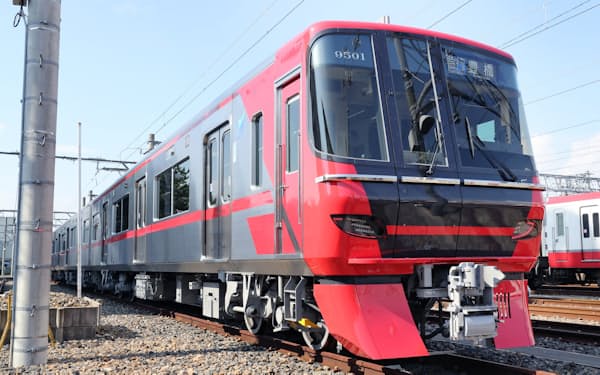 報道陣に公開された名古屋鉄道の新型車両（１日、愛知県清須市）
