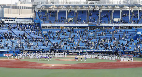 プロ野球とjリーグ 来シーズンは開幕から満員目指す 日本経済新聞 プロ野球とjリーグ 来シーズンは開幕から満員目指す 日本経済新聞