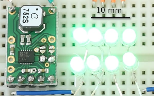 実証では緑色LEDを8個、同時点灯させることができた=東工大・村上准教授提供