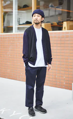 仕事 休日スタイルを1本で チノパン選びとコーデ術 Nikkei Style 仕事 休日スタイルを1本で チノパン選びとコーデ術 Nikkei Style