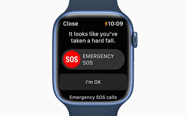 アップルは腕時計型端末「Watch」で転倒検出機能などの提供を始めている