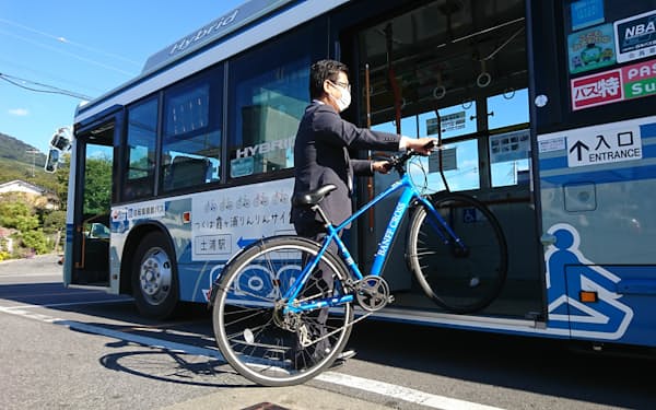 そのまま自転車を積み込めるバスは県内初（筑波山口バス停）