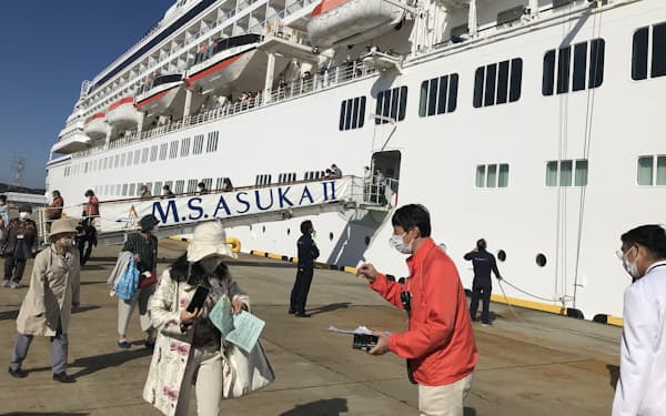茨城港常陸那珂港区には２年ぶりにクルーズ船が寄港した（３日、ひたちなか市）
