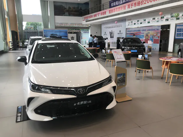 10月の中国新車販売、トヨタとホンダともに2割減: 日本経済新聞