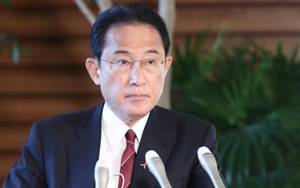 岸田首相は補正予算の年内成立を最優先に政治日程を組んでいる